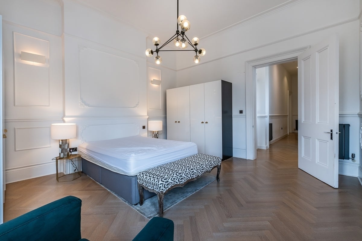 Flat Kynance Mews in Greater London