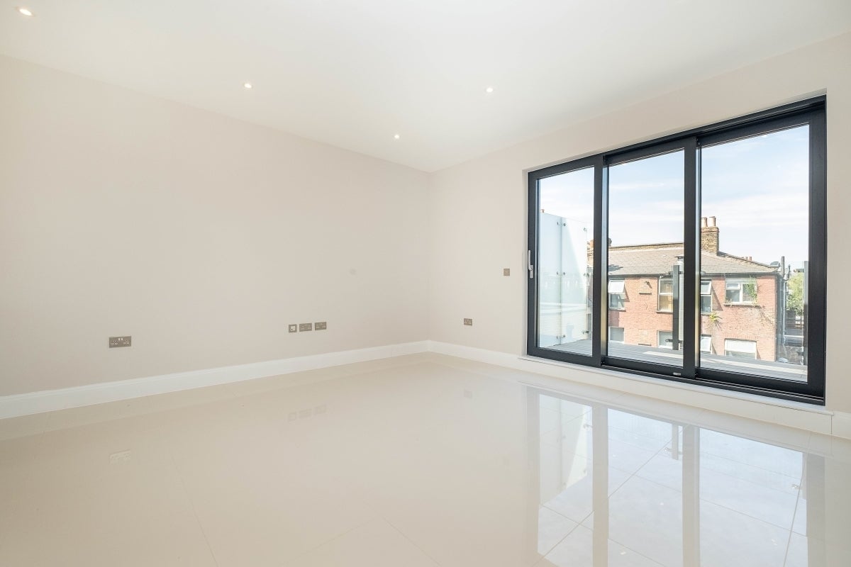 Flat Merton Road in Greater London