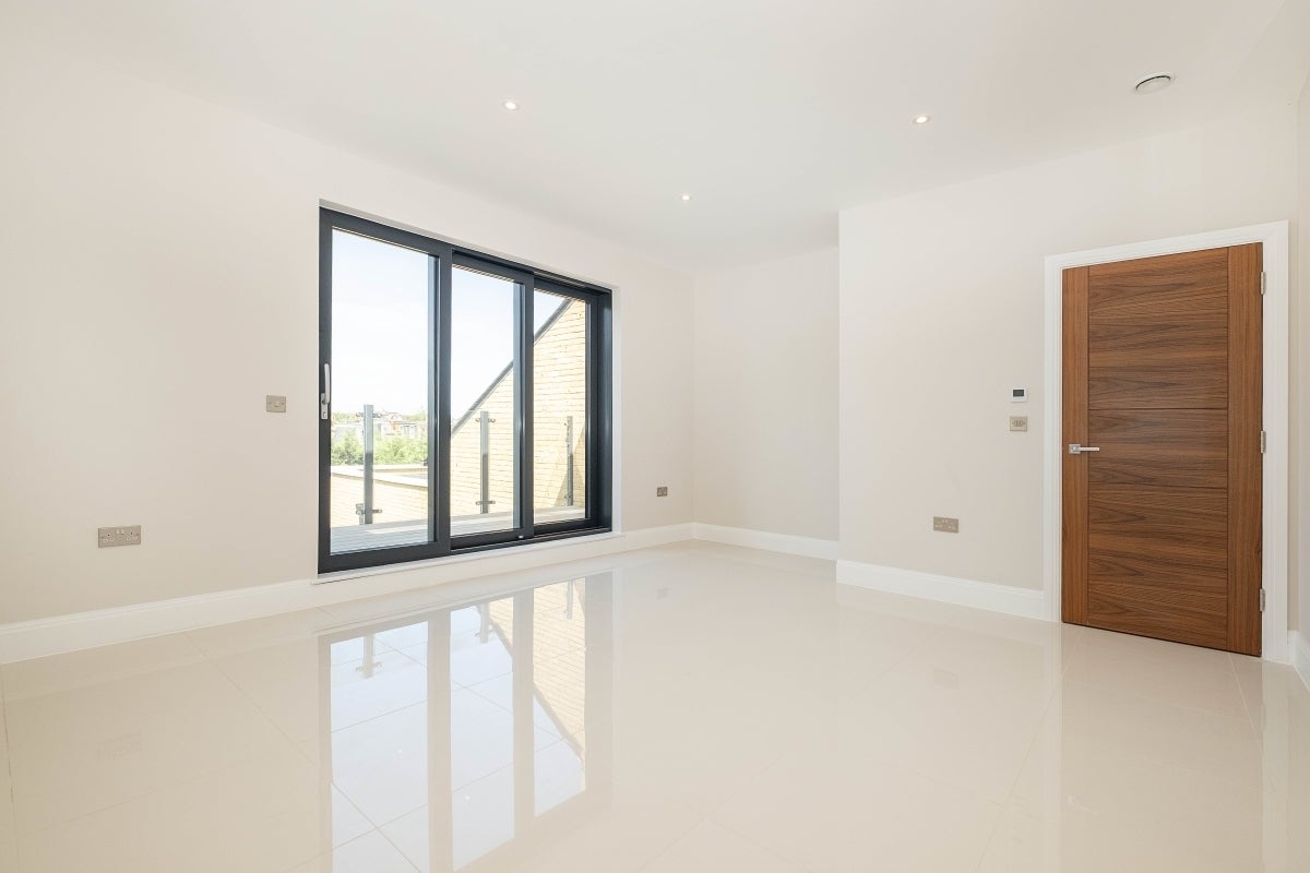 Flat Merton Road in Greater London