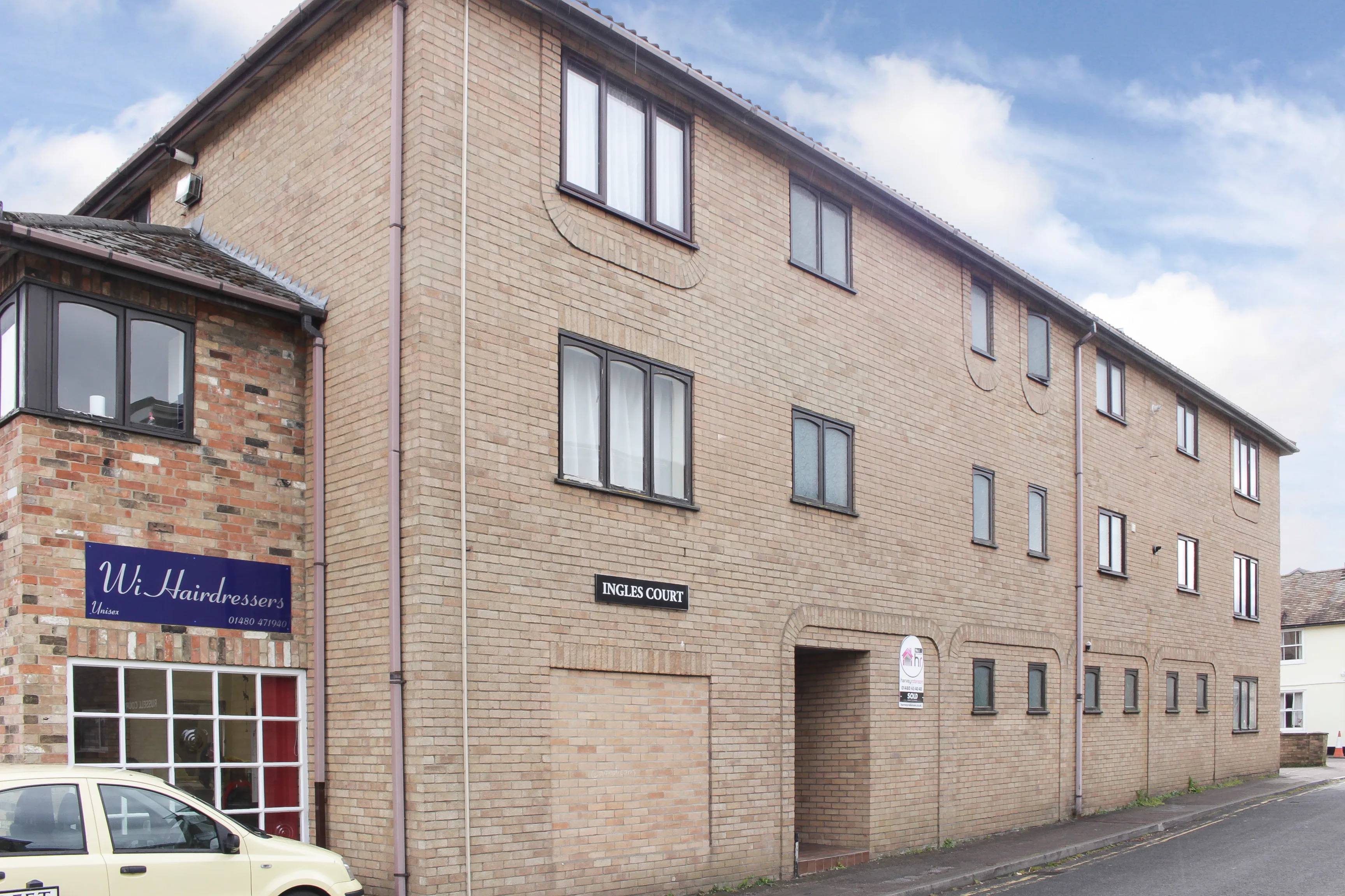 Flat Market Square in Huntingdonshire