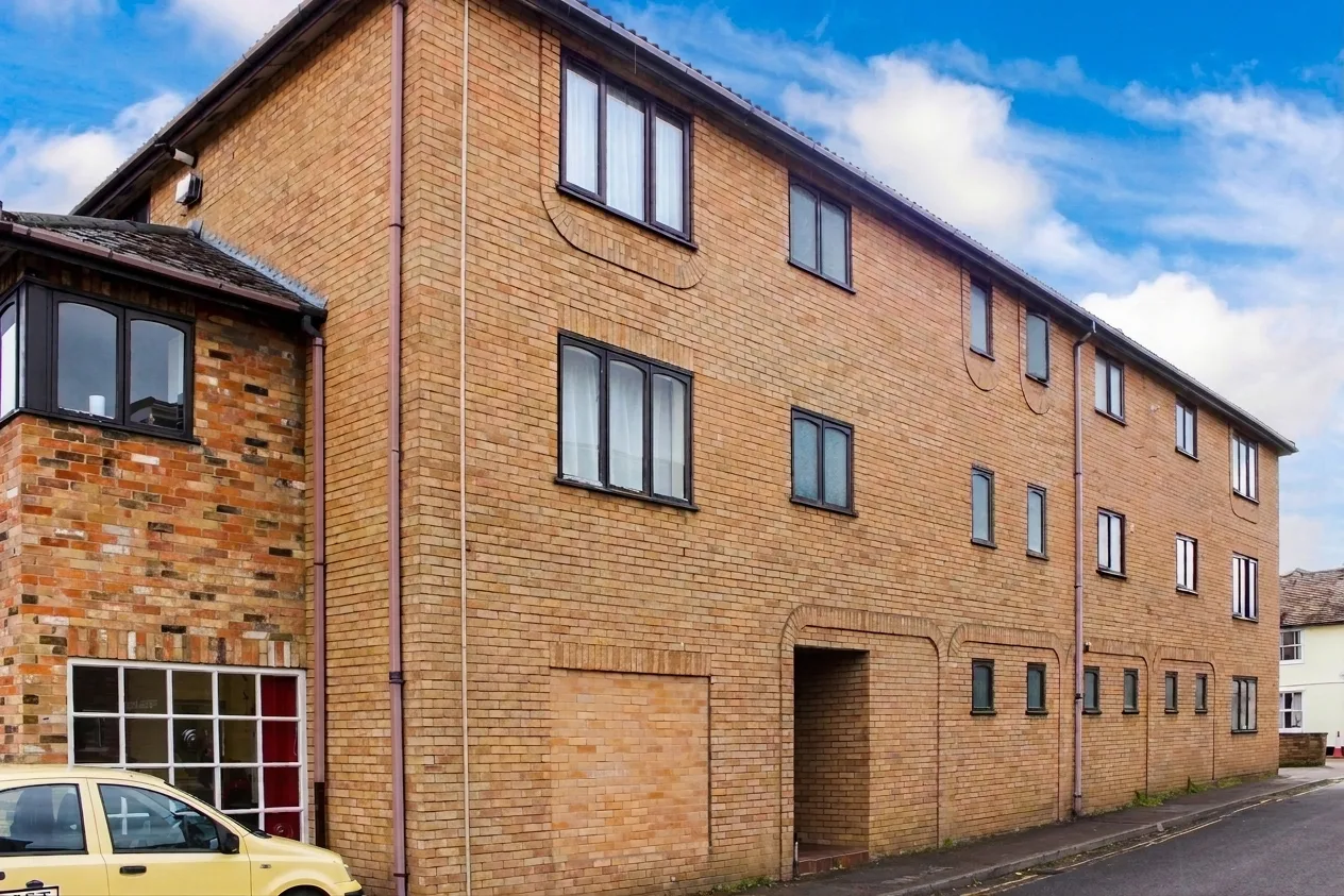 Flat Market Square in Huntingdonshire