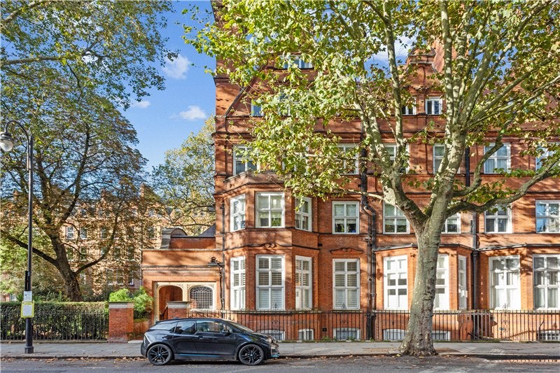 Flat Harrington Gardens in Greater London