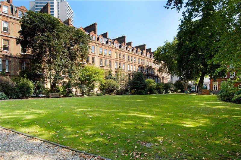 Flat Harrington Gardens in Greater London