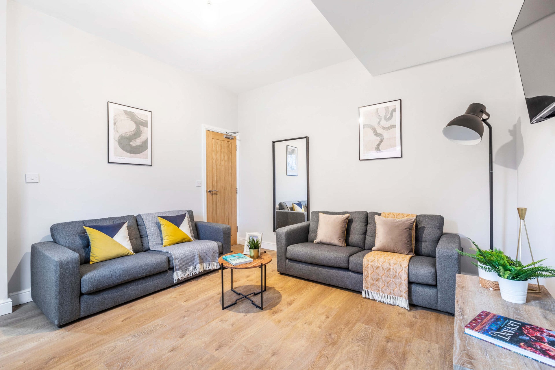 Room Cross Quarry Street in Leeds
