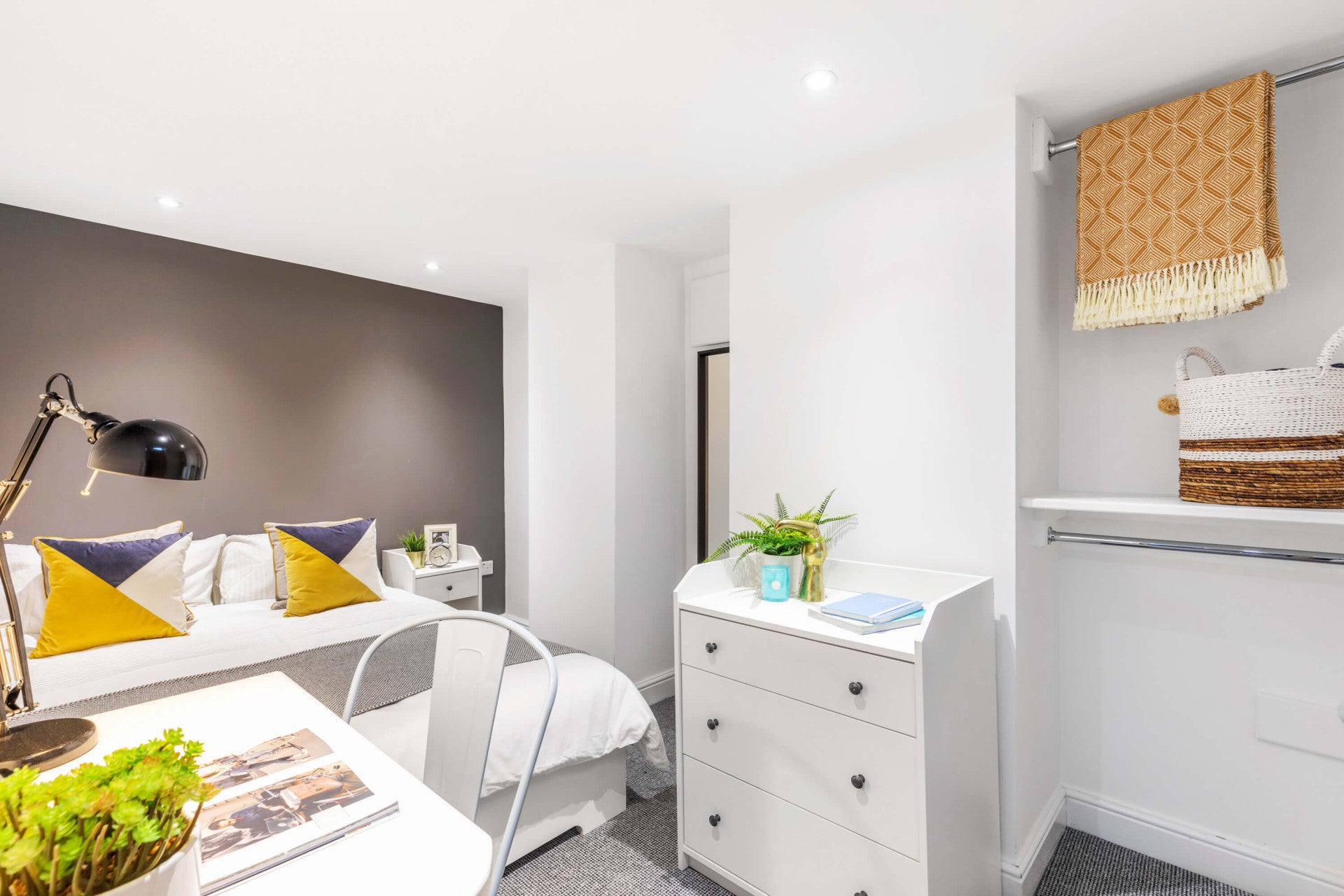 Room Cross Quarry Street in Leeds