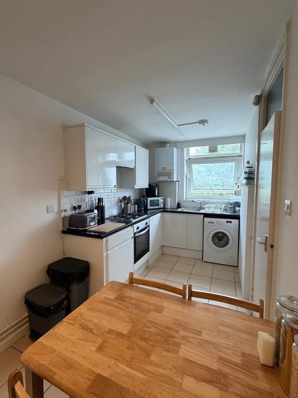 Room Blandfield Road in Greater London