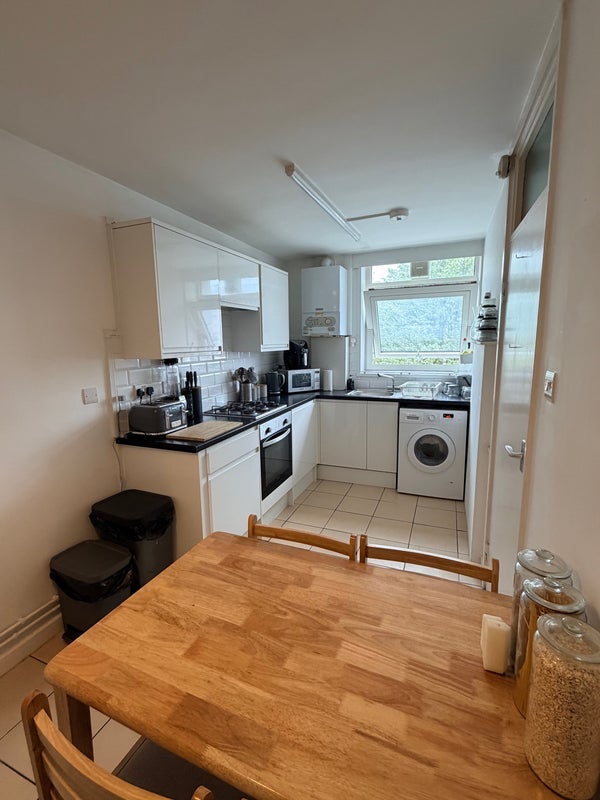 Room Blandfield Road in Greater London