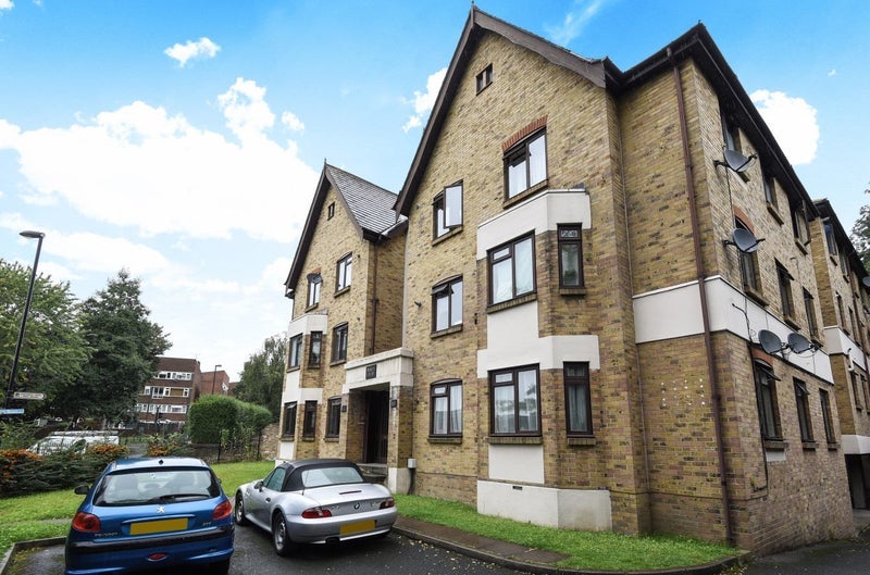 Flat Lewisham Road in Greater London