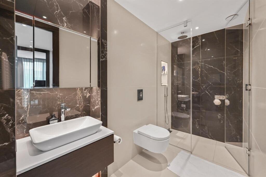 Flat Warwick Lane in Greater London