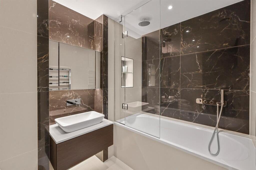 Flat Warwick Lane in Greater London
