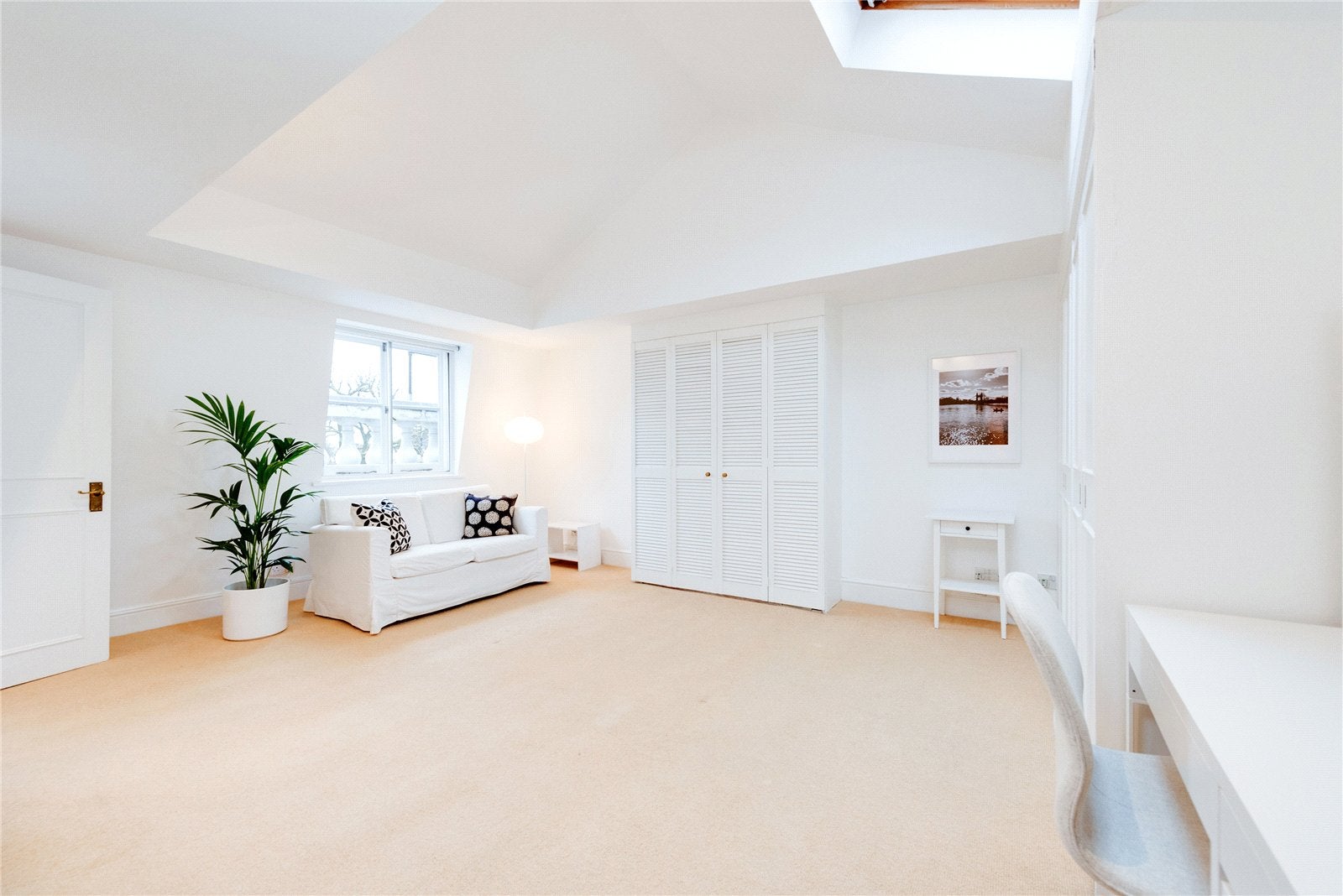 Flat Onslow Gardens in Greater London