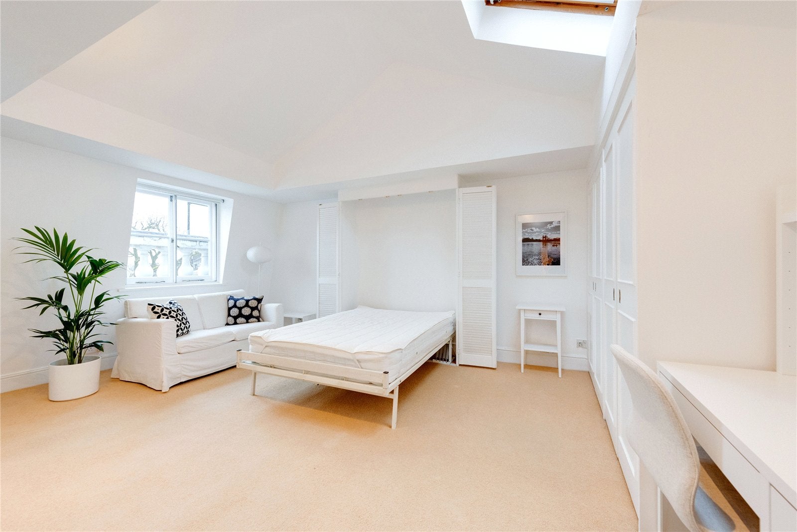 Flat Onslow Gardens in Greater London