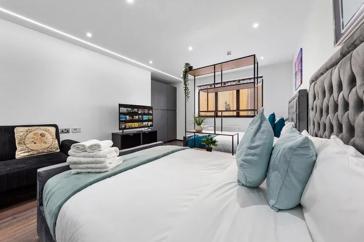 Flat Armitage Road in Greater London