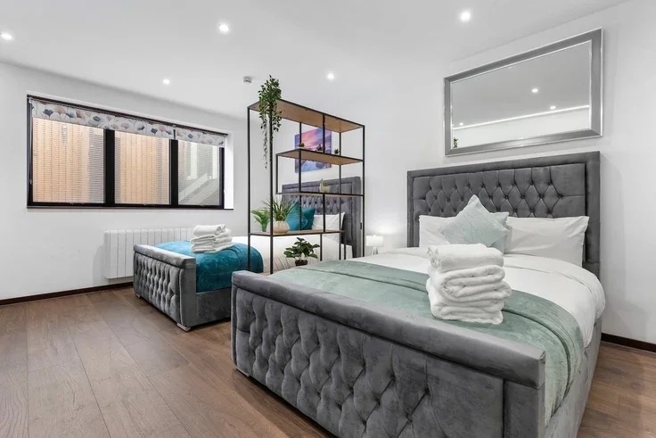 Flat Armitage Road in Greater London