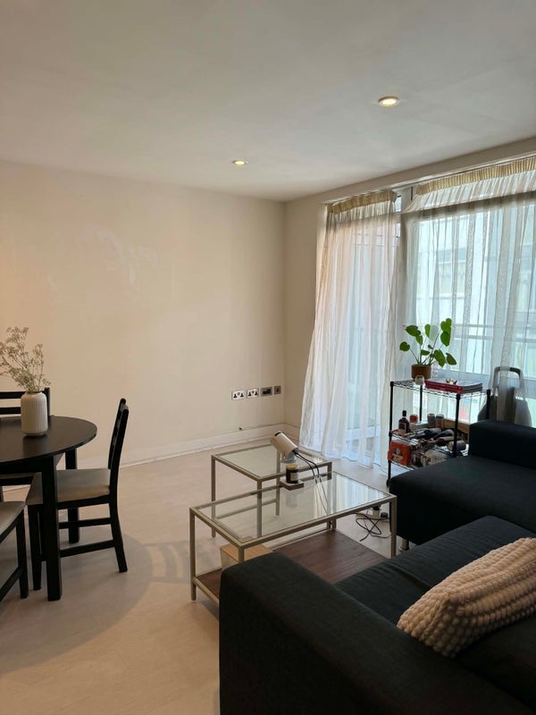 Room Goswell Road in Greater London