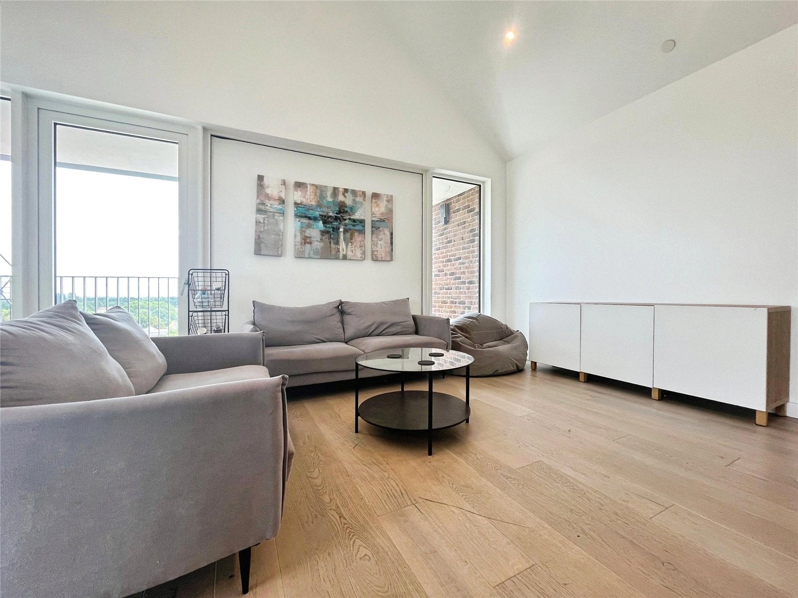 Flat Magna Square in Borough of Runnymede