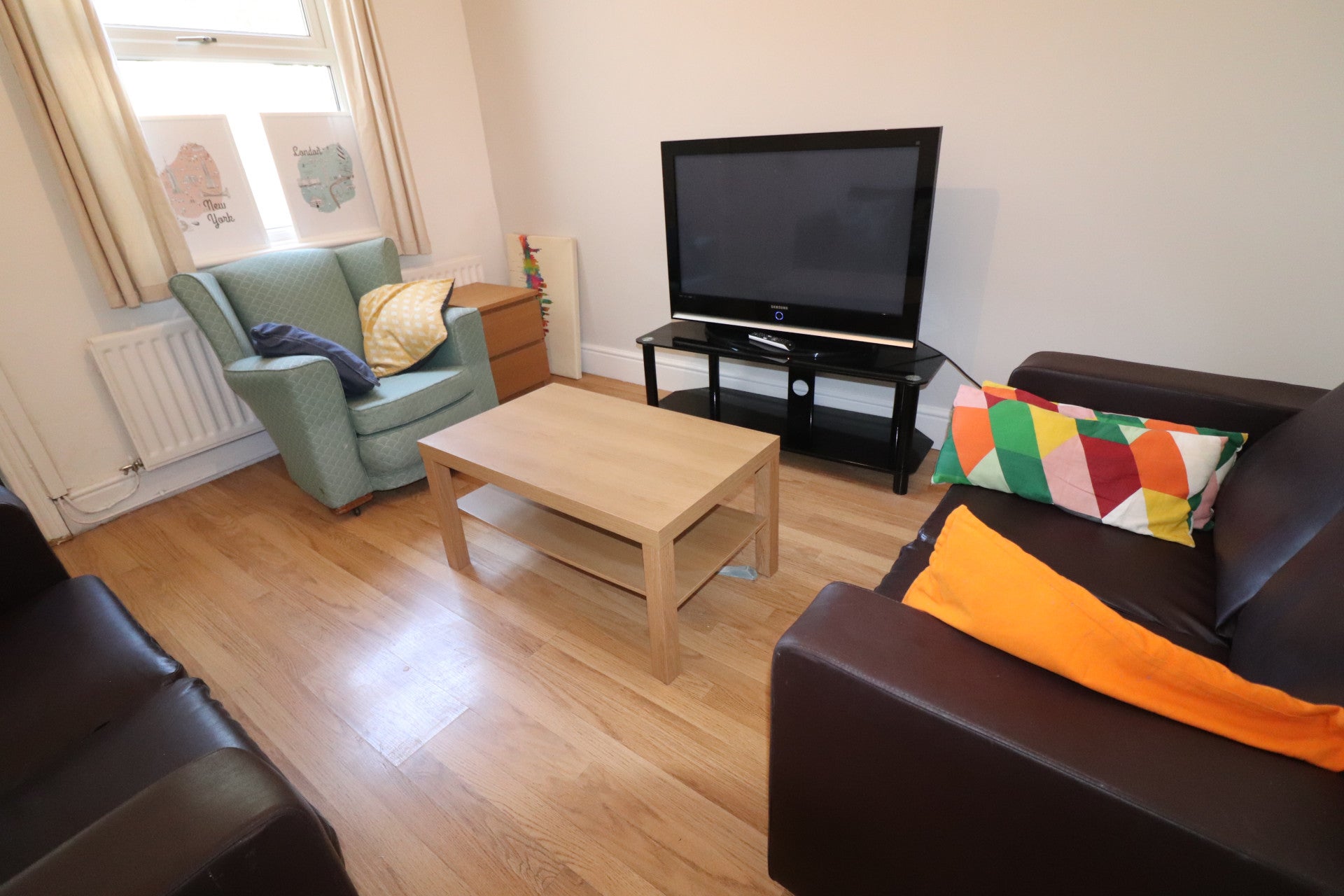 Room Beaconsfield Road in Runcorn