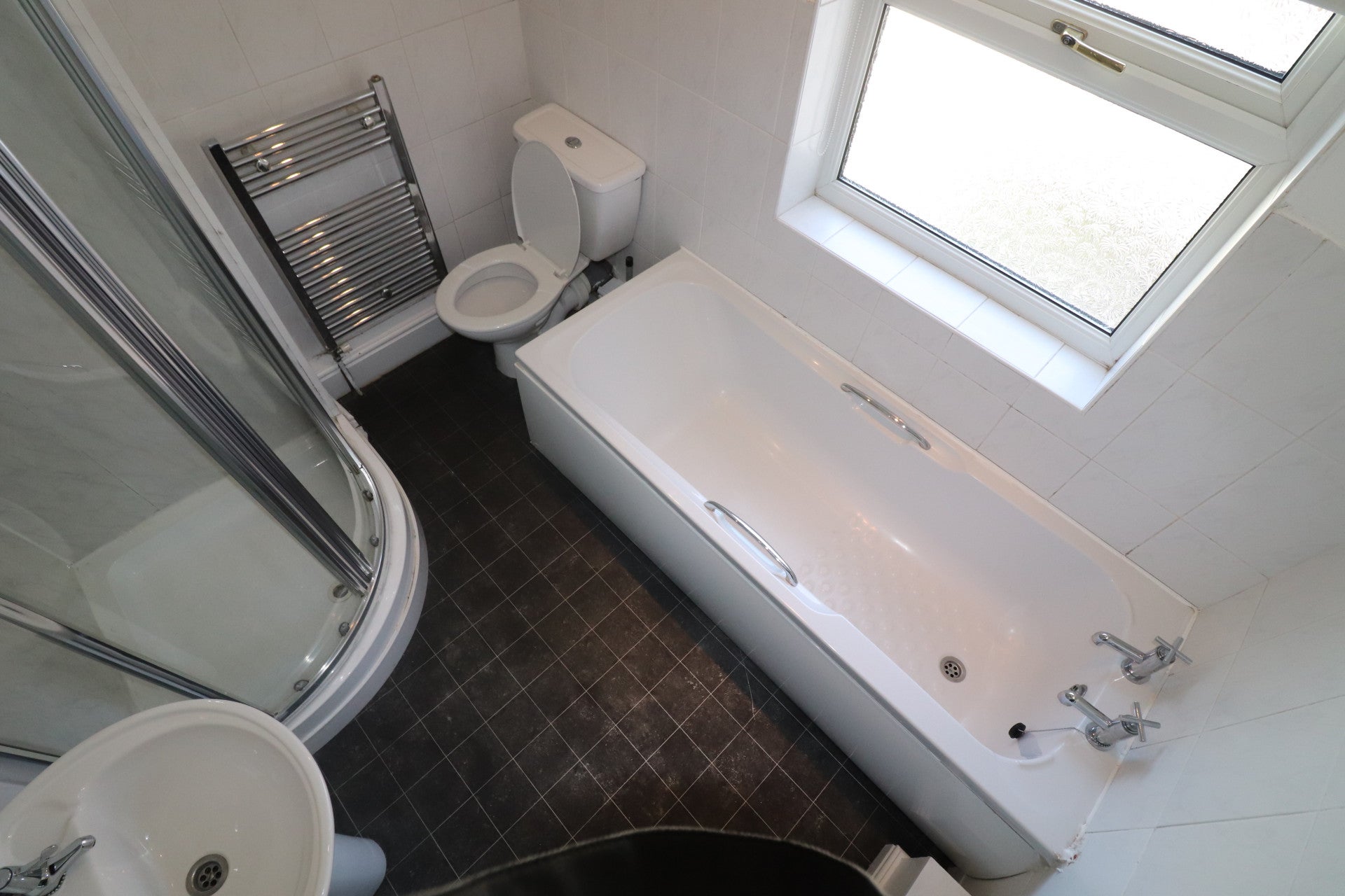 Room Beaconsfield Road in Runcorn