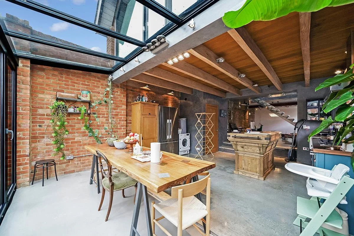 House Willow Street in Greater London