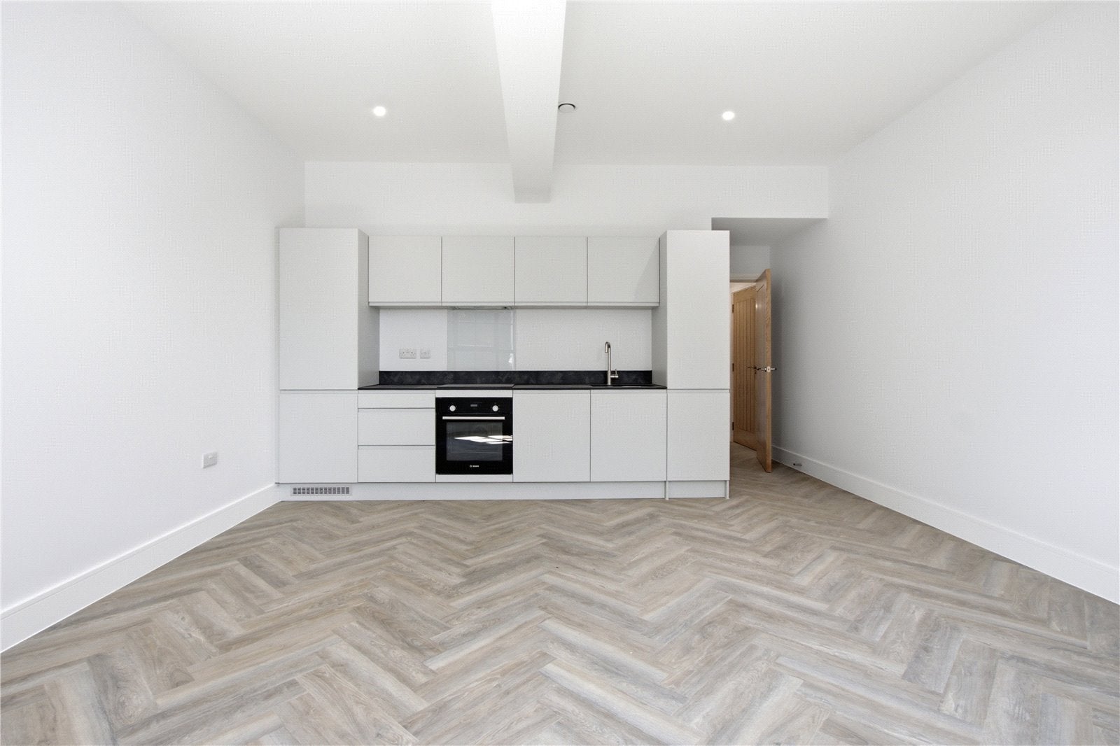 Flat Brunswick Park Road in Greater London