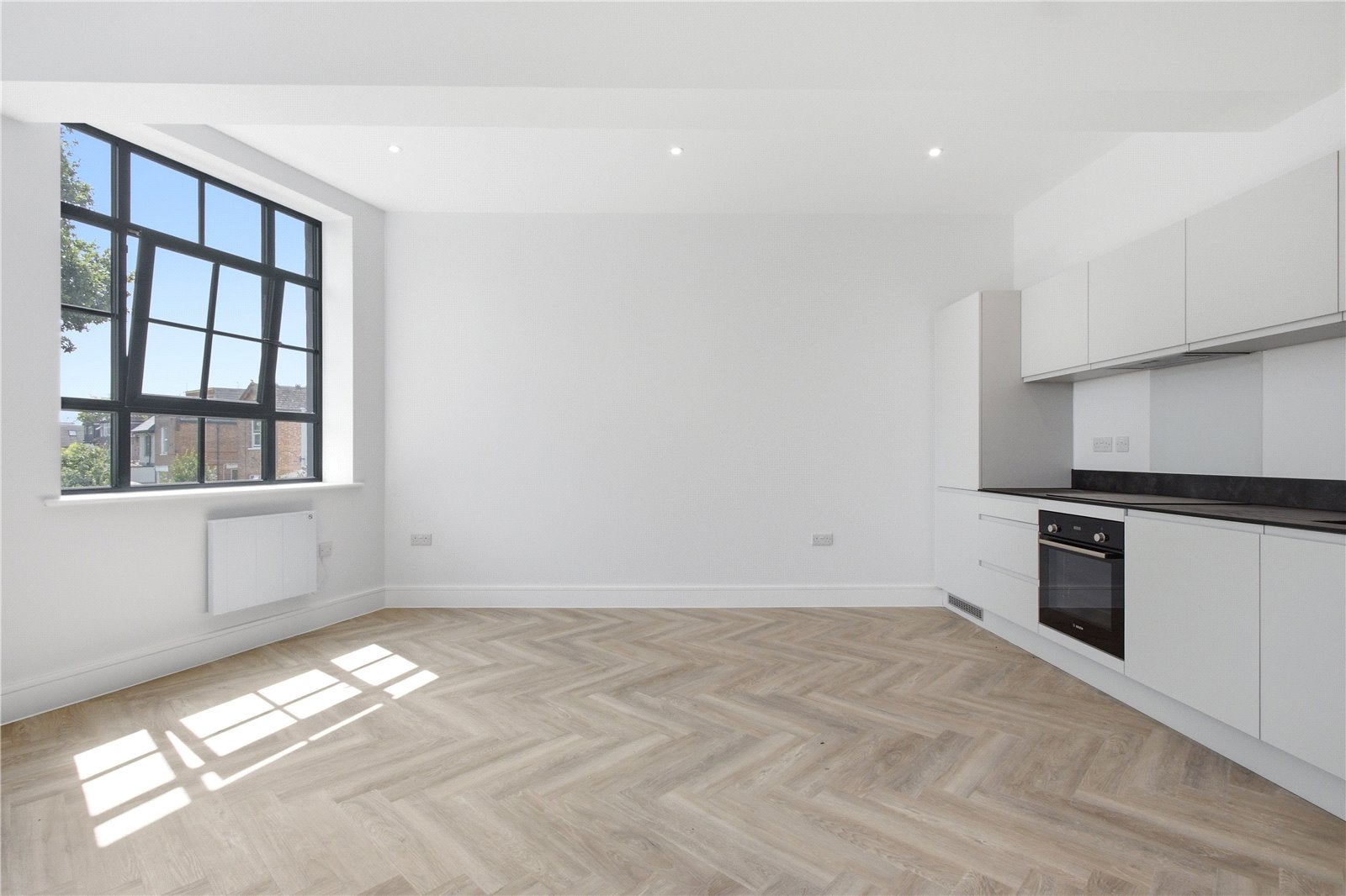 Flat Brunswick Park Road in Greater London