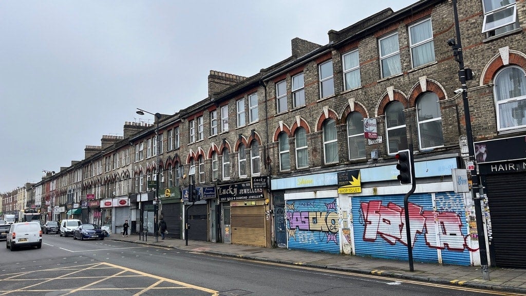 Flat Turnpike Lane in Greater London