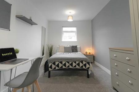 Room Margate Road in Portsmouth