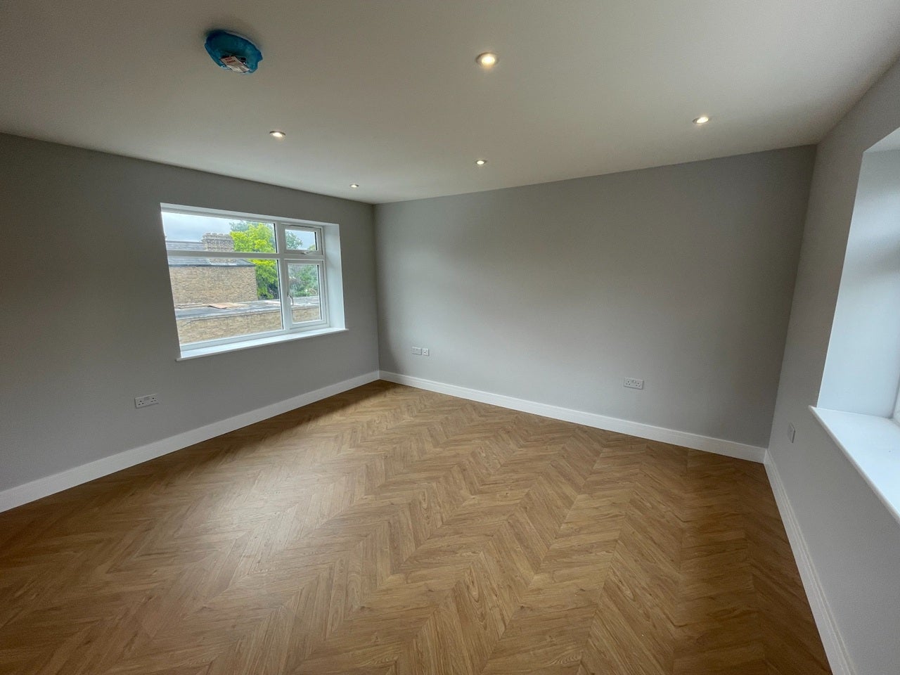 Flat Halons Road in Greater London