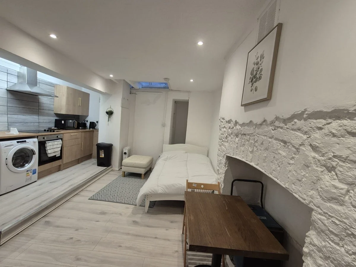 Flat Caledonian Road in Greater London