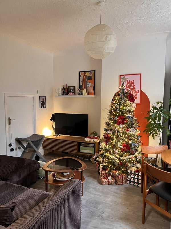 Room Homecroft Road in Greater London