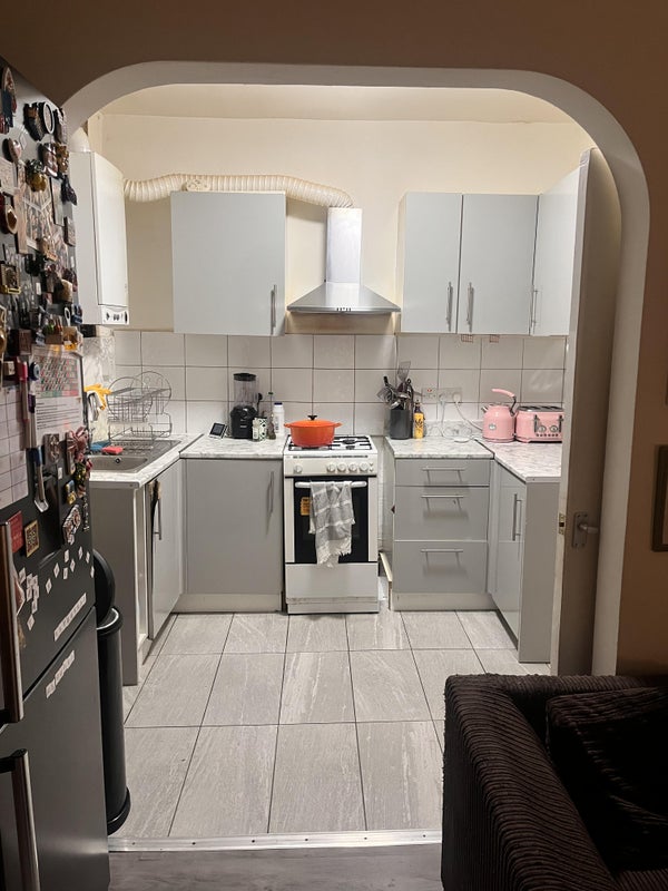 Room Homecroft Road in Greater London