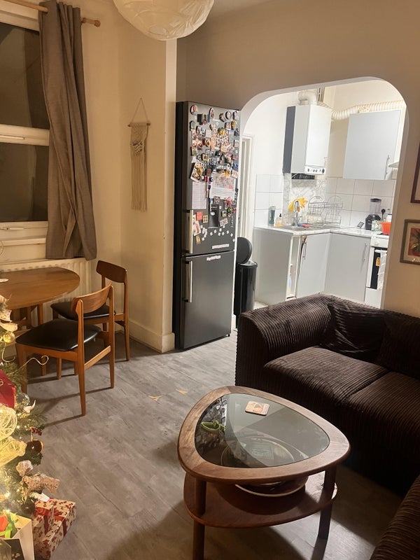 Room Homecroft Road in Greater London