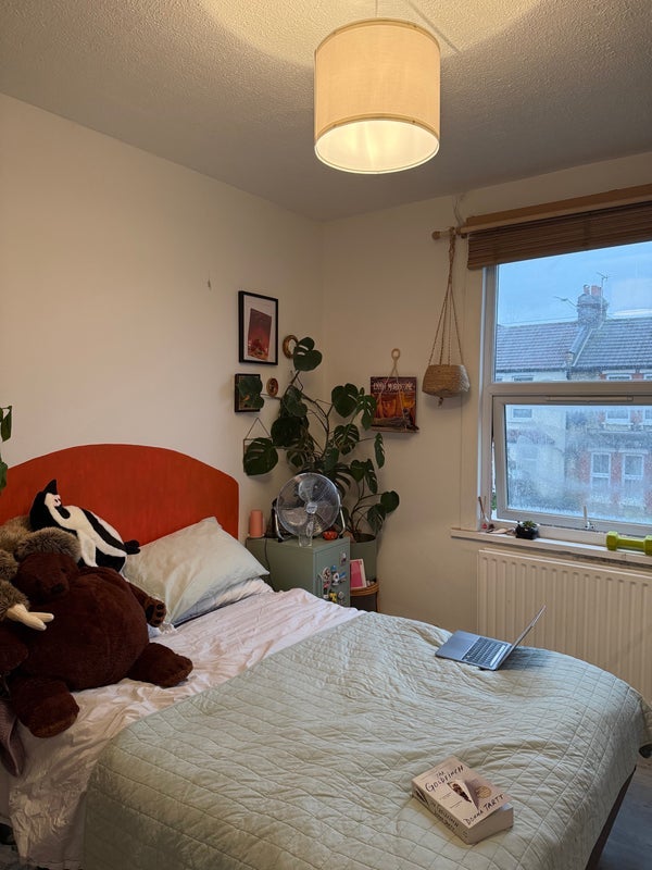 Room Homecroft Road in Greater London