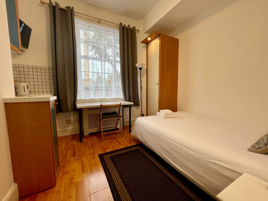 Flat Fulham Palace Road in Greater London