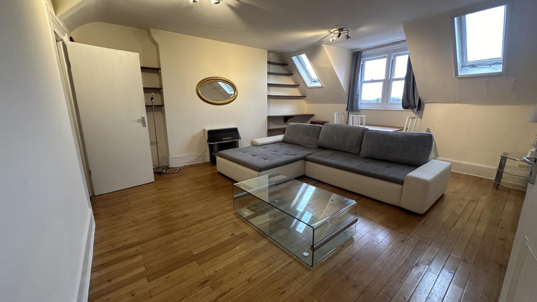 Flat Stoke Newington Road in Greater London