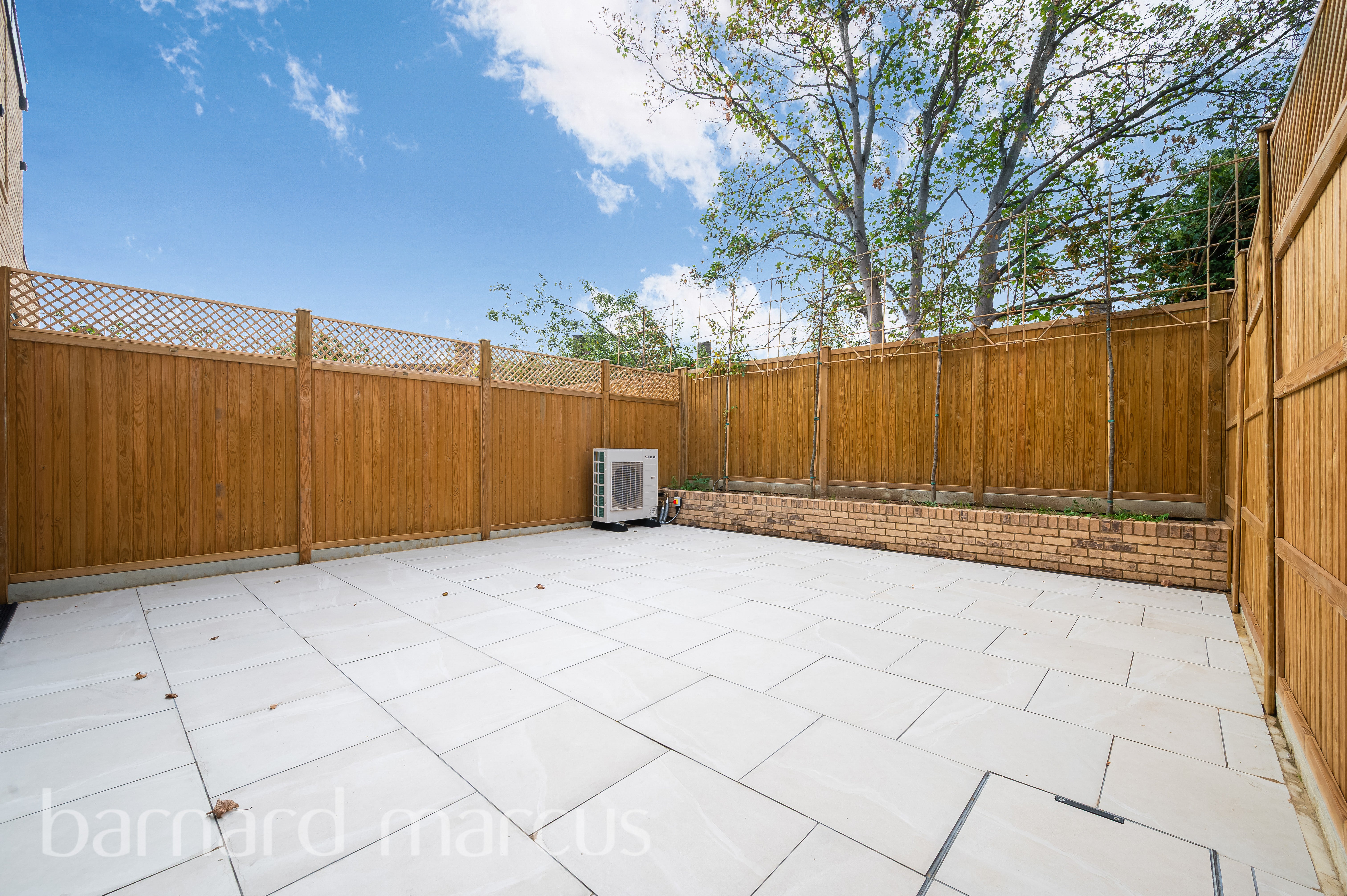 House Haynt Walk in Greater London