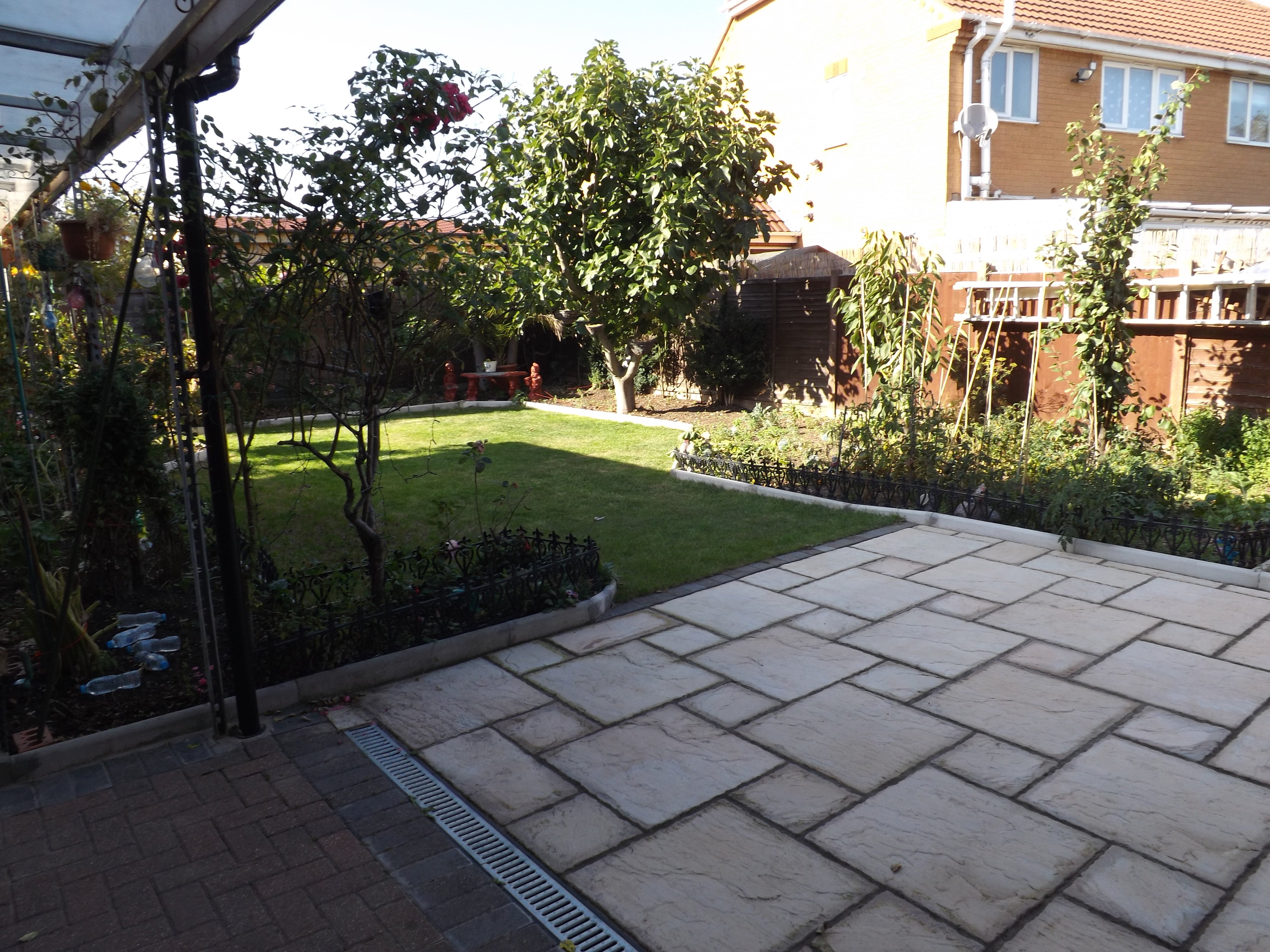 Flat Hillesden Avenue in Elstow