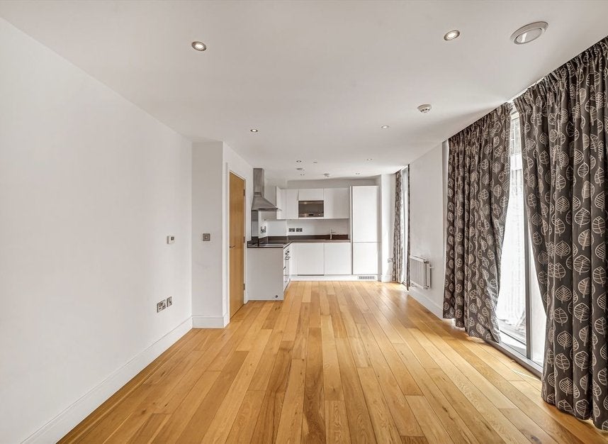 Flat Uxbridge Road in Greater London
