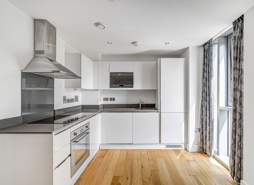 Flat Uxbridge Road in Greater London