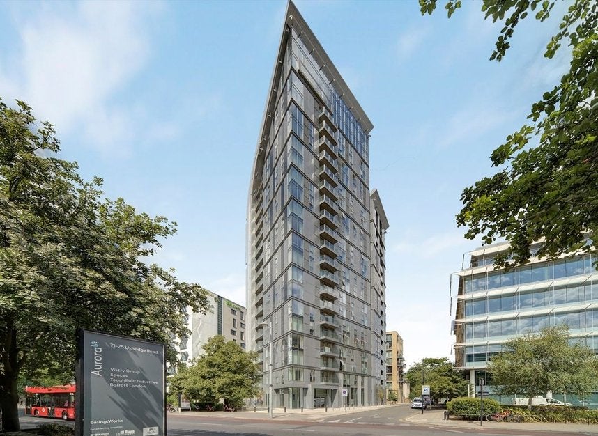 Flat Uxbridge Road in Greater London
