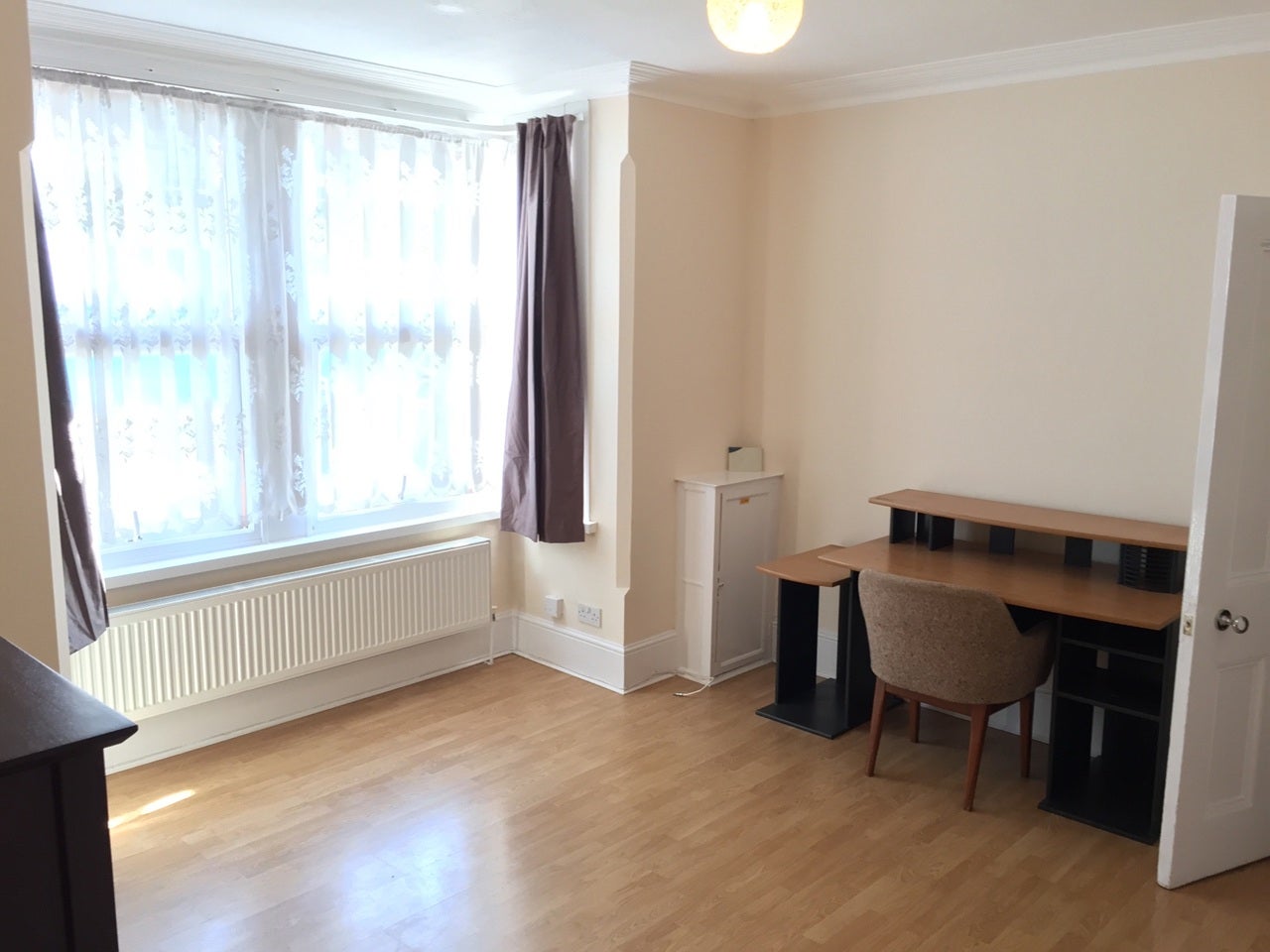Flat Blyth Road in Greater London