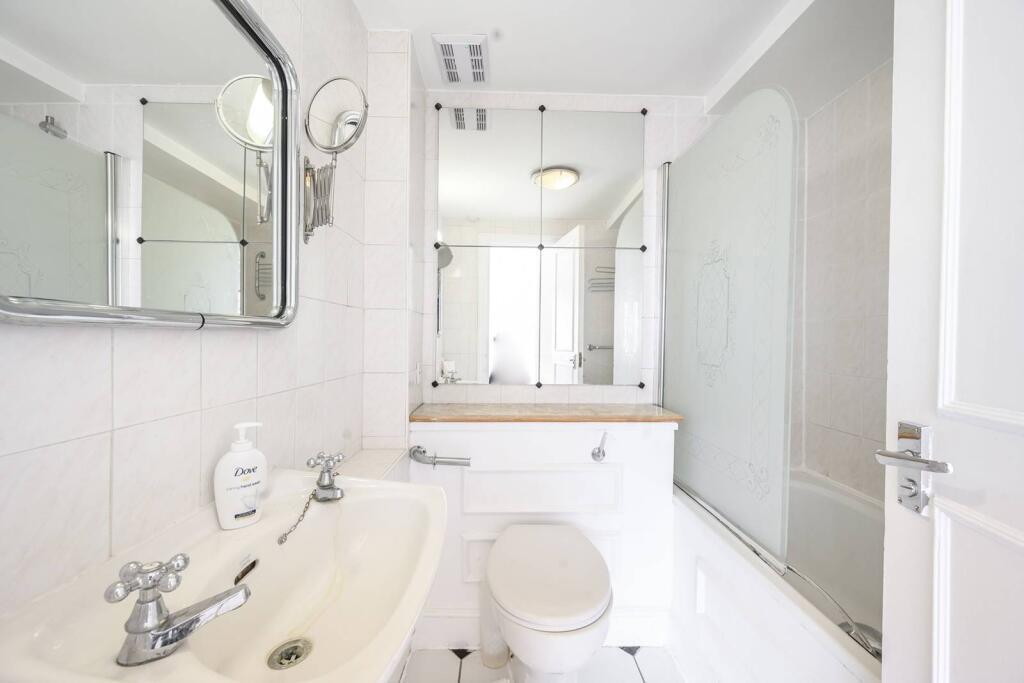Flat Sloane Avenue in Greater London