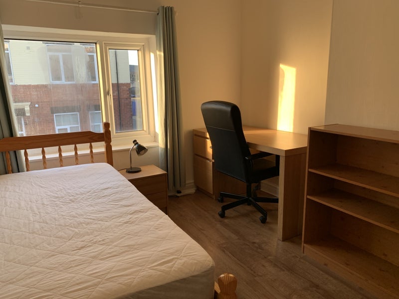 Room Borough Road in Salford