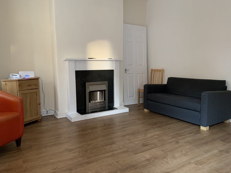Room Borough Road in Salford
