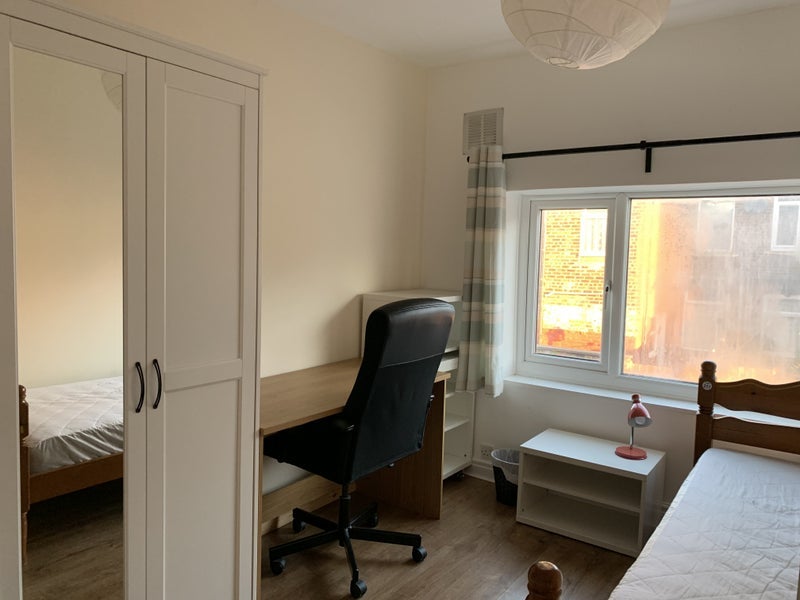Room Borough Road in Salford
