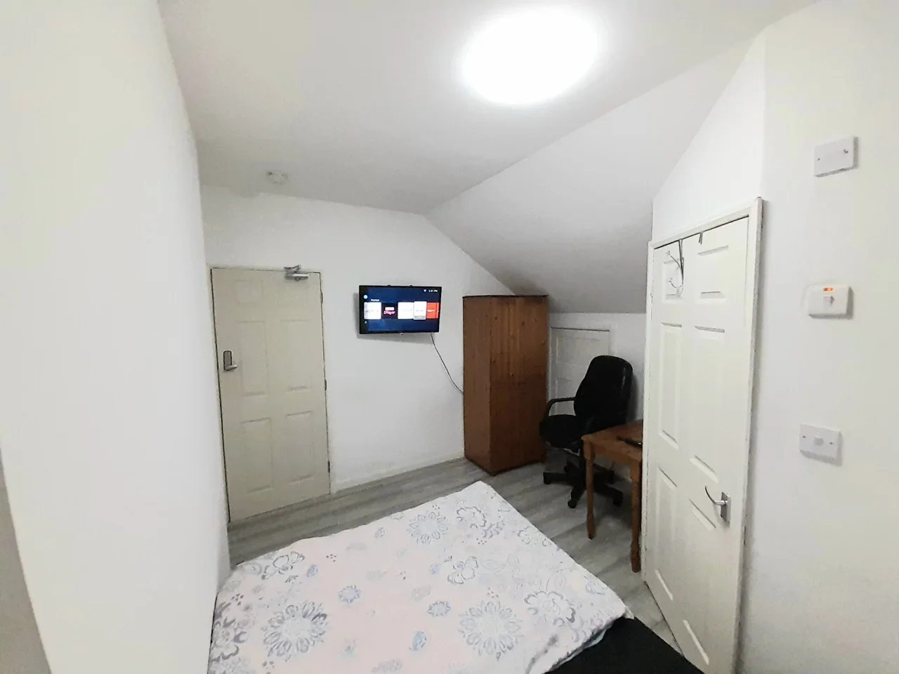 Room Erith Road in Leicester