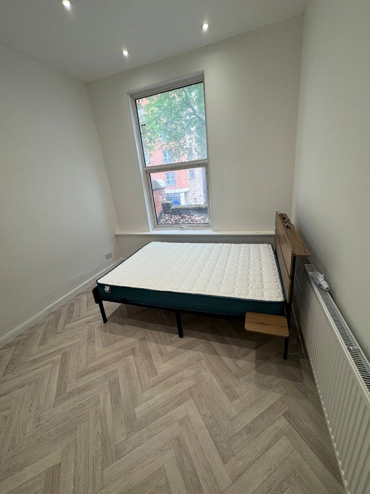 Room Mansfield Road in Nottingham