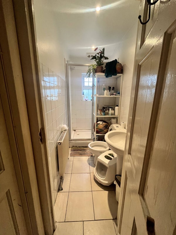 Room Essex Road in Greater London