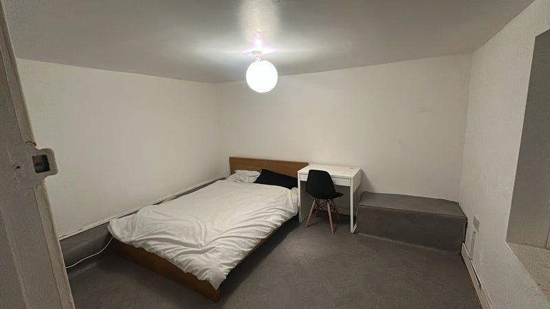 Room Burley Lodge Road in Leeds