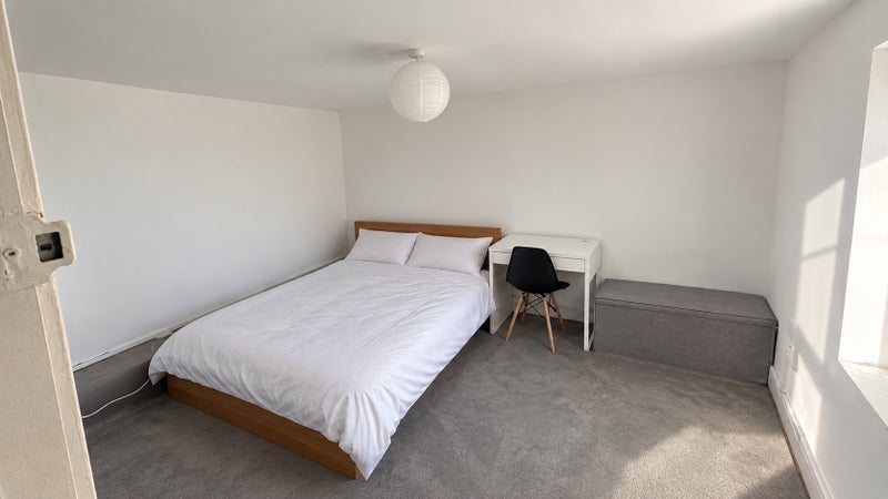 Room Burley Lodge Road in Leeds